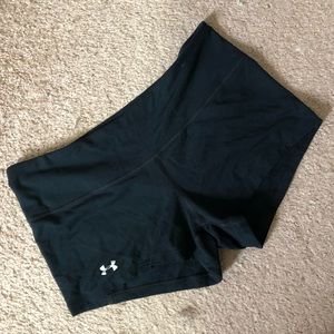 Black Under Armour fitted short / booty short